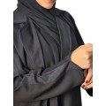 أناقة معاصرة: عباية من الكريب الكوري بتصميم أكمام وأكمام طويلة ملفوفة، مع حجاب أسود سادة (مقاس 57