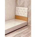 رفاهية خالدة: سرير صندوقي خشبي كلاسيكي مع مسند ظهر من الجلد الصناعي (90x190 سم)