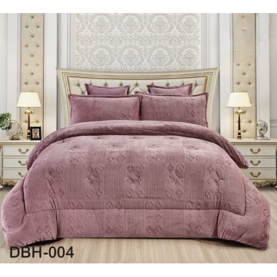 A winter comforter set made of warm fur and comfortable and soft double velvet a set of 6 pieces a velvet comforter on fur a velvet sheet 2 sleeping pillow covers 2 pillowcases 2 decorative pillow covers Light purple color