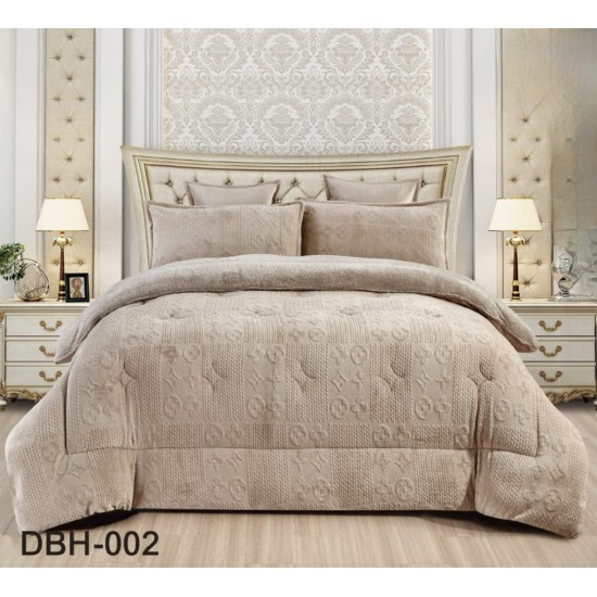 A winter comforter set made of warm fur and comfortable and soft double velvet a set of 6 pieces a velvet comforter on fur a velvet sheet 2 sleeping pillow covers 2 pillowcases 2 decorative pillow covers beige color