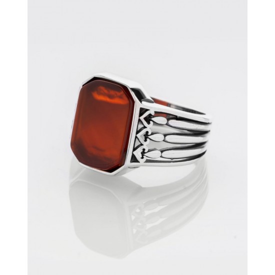 A luxurious men's silver ring with Agiqa Stone