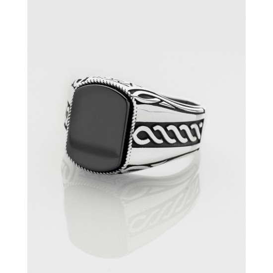 A sophisticated men's silver ring with black Onx stone