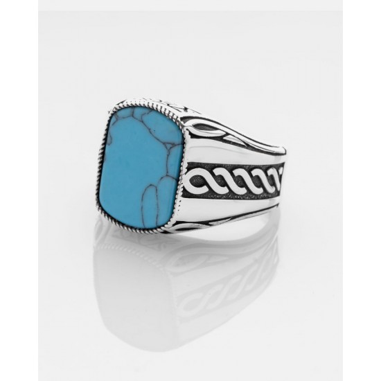 A sophisticated men's silver ring with turquoise stone